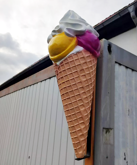 XL Eistüte Eis Figur hängend ca. 130cm Deko Werbefigur mit Wandhalterung Gastro Werbung Werbeaufsteller