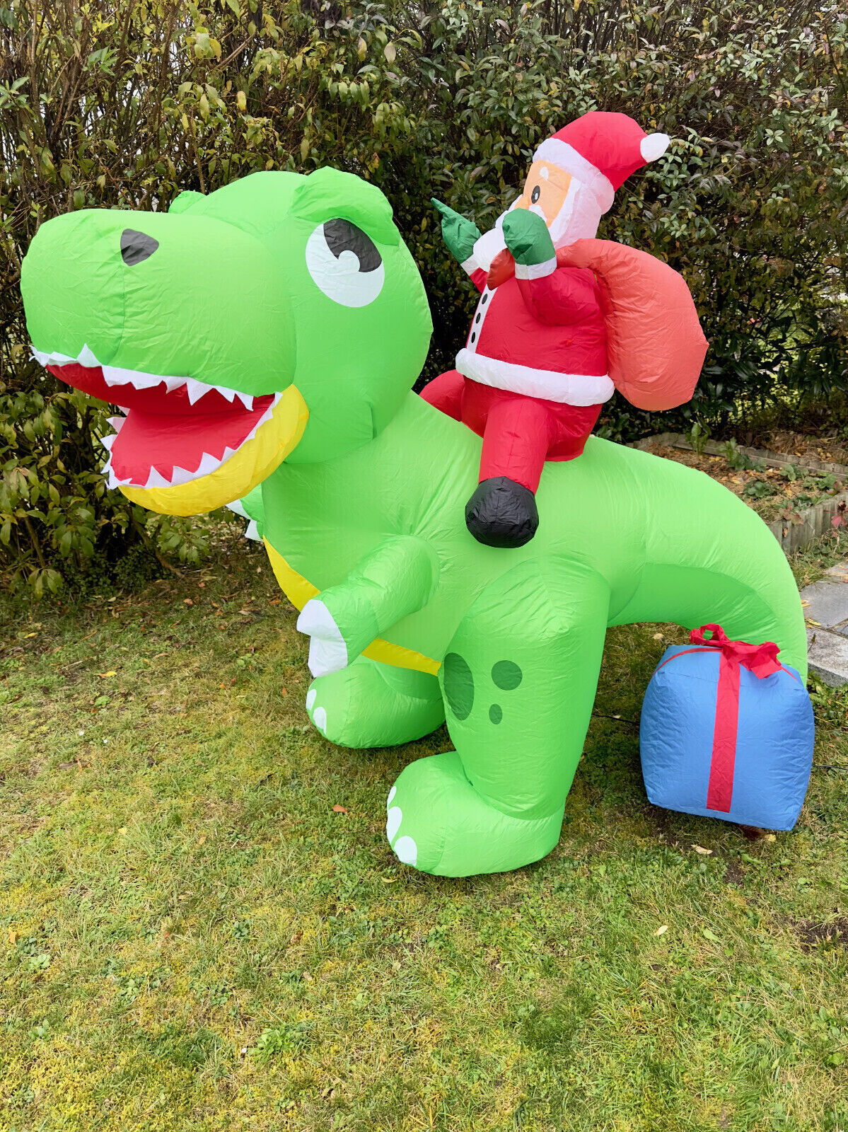 LED Weihnachtsmann+Dinosaurier aufblasbar 180cm Dino Airblown selbstaufblasend