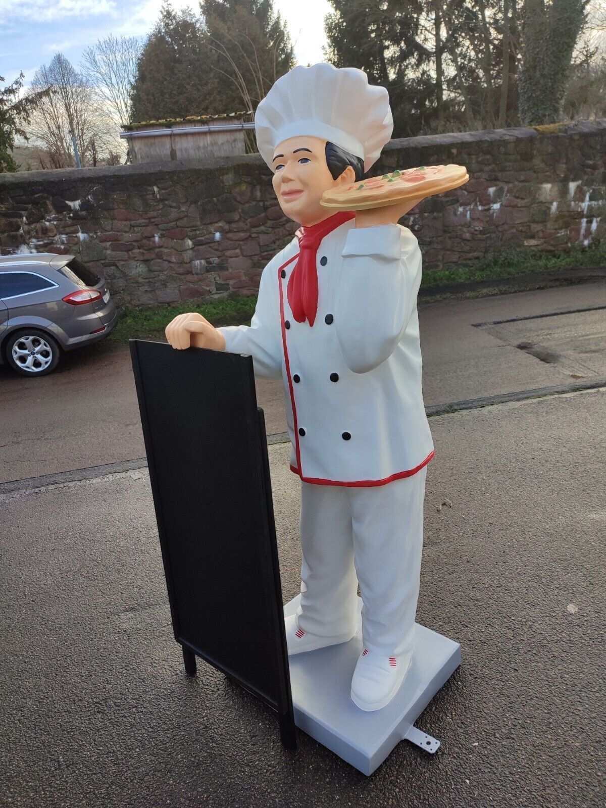 XXL Pizzabäcker mit Pizza und Holztafel 140cm Deko Figur Gastrofigur Restaurant